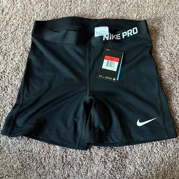 nike training shorts - Picture 1 of 3